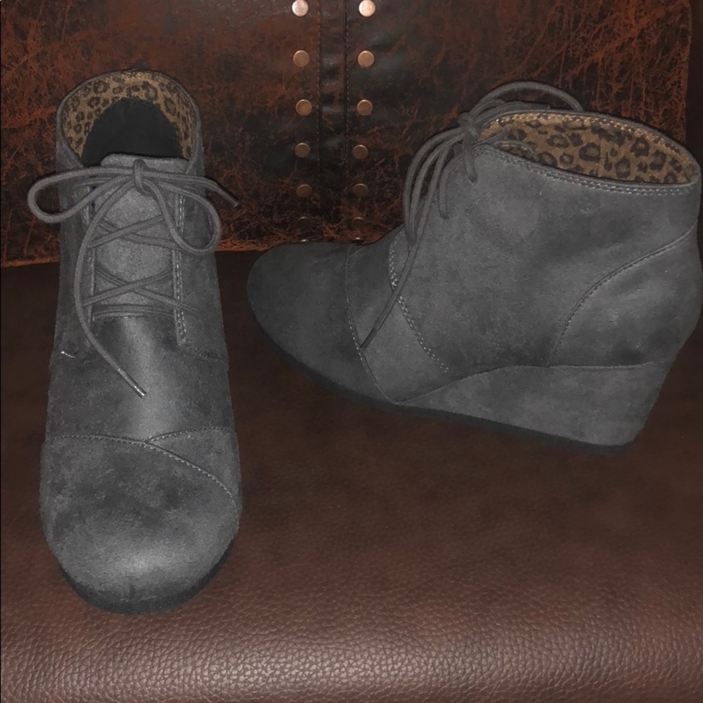 NWT: *** Gray Faux Suede*** Booties